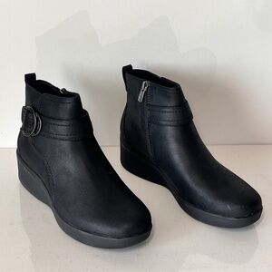 Skechers Pier-Lite Forever Chic Ankle Boots